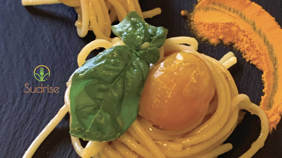 Spaghetti con colatura di alici e pomodorini gialli