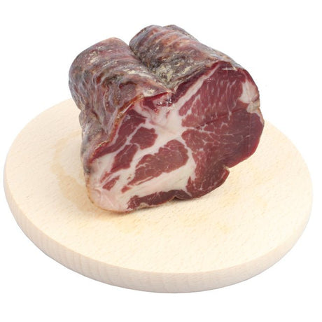 Trancio di Capocollo di Cirigliano ottenuto da suini allevati localmente, aromatizzato