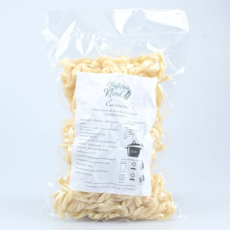 Caserecce dalla forma arrotolata, perfette per trattenere il condimento. Pasta Fresca Lucana