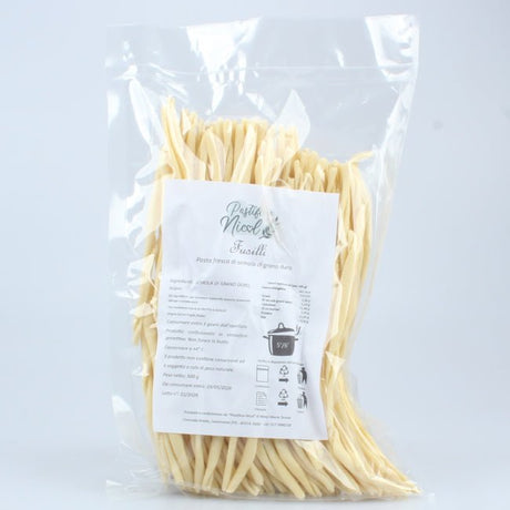 Pasta fresca ferricelli dalla forma allungata e cava, pronta per sughi corposi. Pasta Fresca Lucana