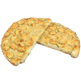 Interno morbido della focaccia zucchine e formaggio con farcitura abbondante e ingredienti genuini