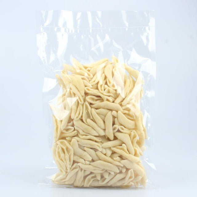 Strascinati di pasta fresca di semola di grano duro, lavorati a mano nel laboratorio di Laurenzana. Pasta Fresca Lucana